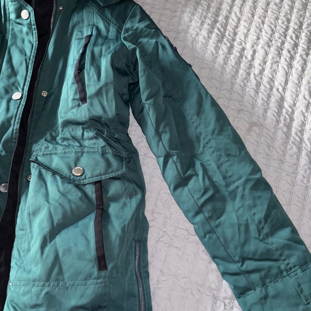 Hollister Women's Green Down Coat with Faux Fur Hood - Picture 10 of 11